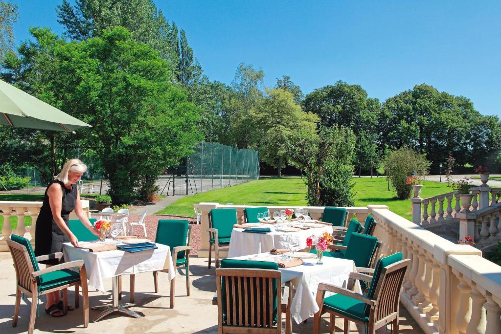 Logis Hotel & Restaurant - Le Chateau Des Tourelles 3 Etoiles Le Wast Exterior foto