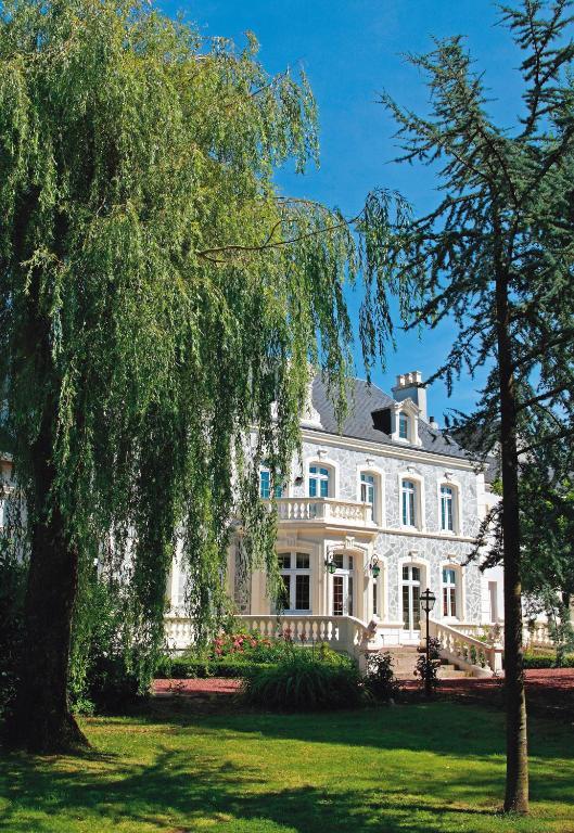 Logis Hotel & Restaurant - Le Chateau Des Tourelles 3 Etoiles Le Wast Exterior foto