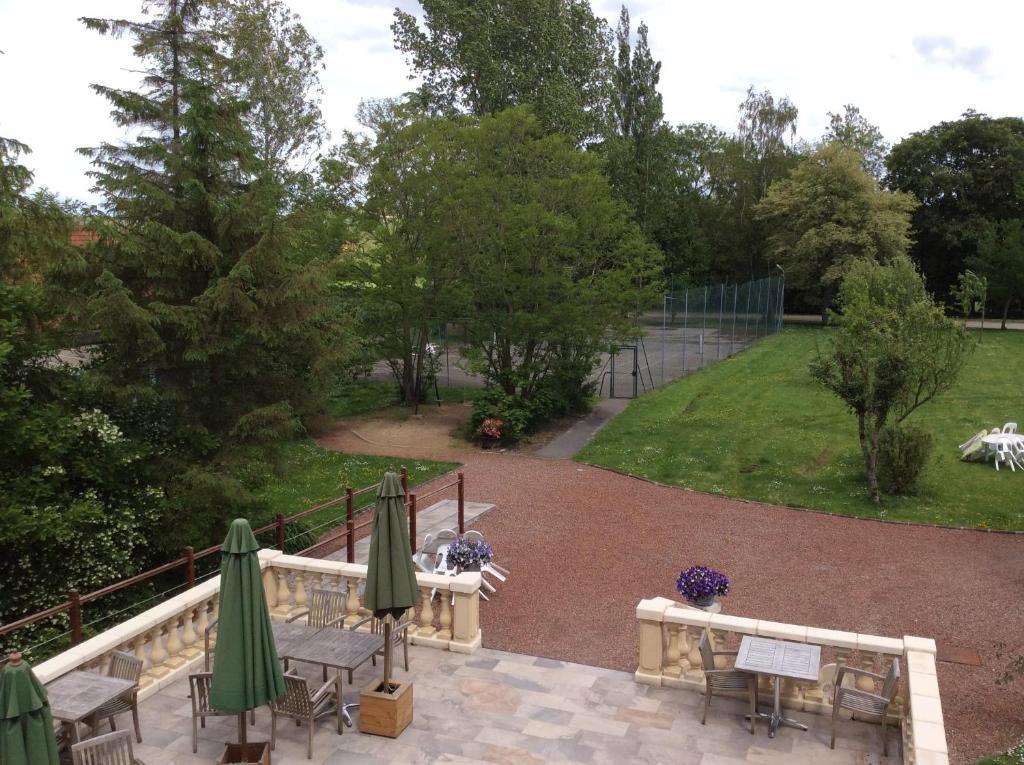 Logis Hotel & Restaurant - Le Chateau Des Tourelles 3 Etoiles Le Wast Exterior foto
