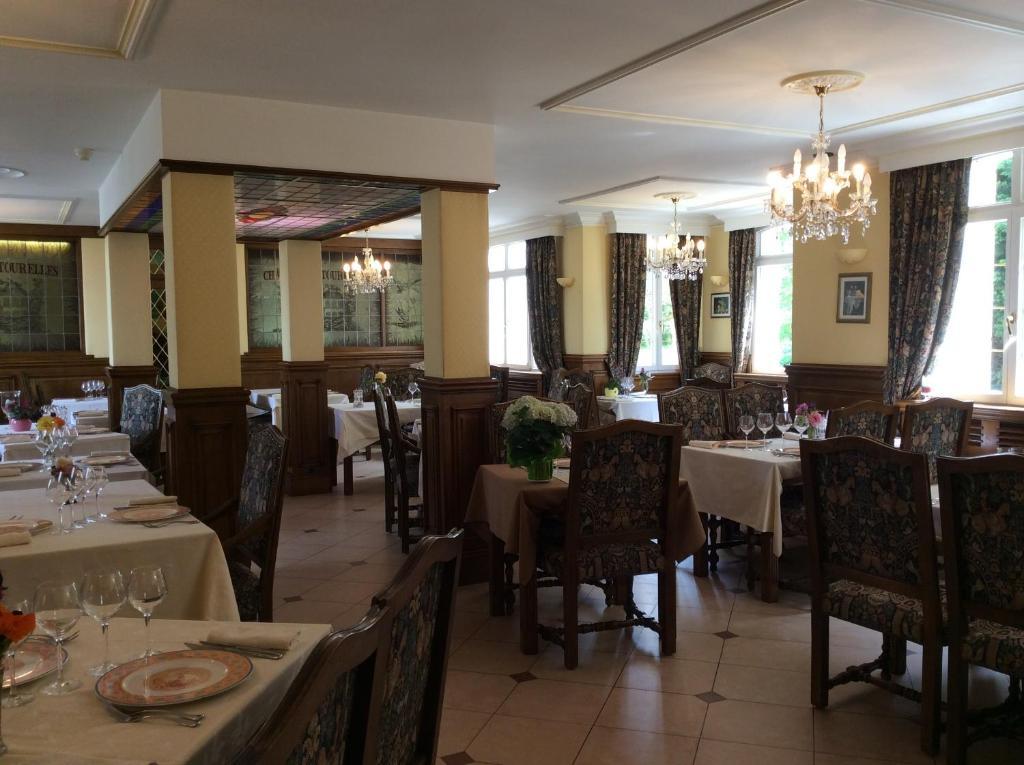 Logis Hotel & Restaurant - Le Chateau Des Tourelles 3 Etoiles Le Wast Exterior foto